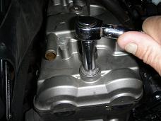 Loosening valve cover bolt - click for larger image