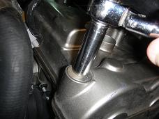 Loosening valve cover bolt - click for larger image